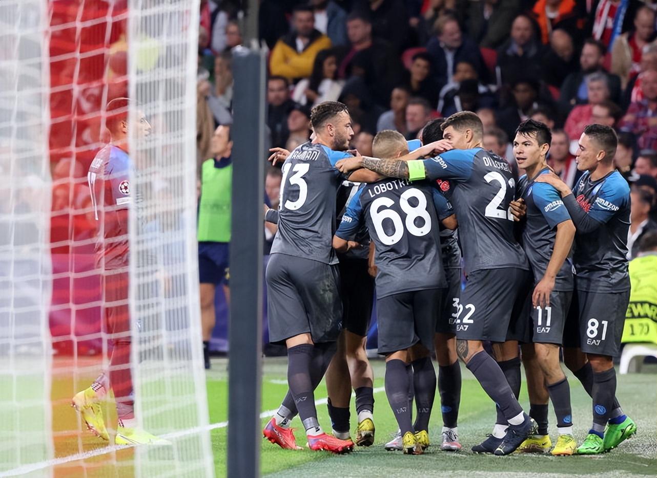 那不勒斯：欧冠征途上的战术博弈与命运交响